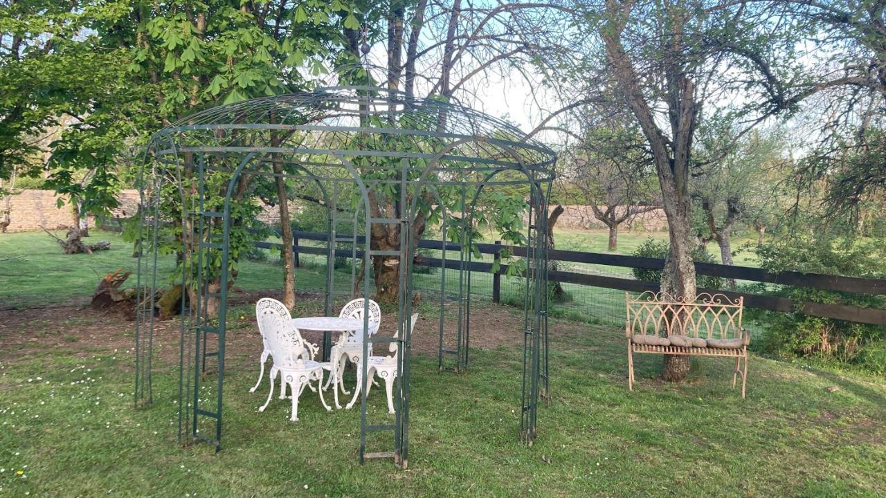 Chez Zoiseau Et Zoiseautte Bed & Breakfast Chassigny Екстериор снимка